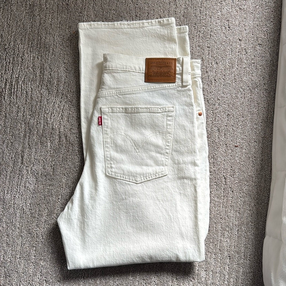 Levi’s straight leg white jeans